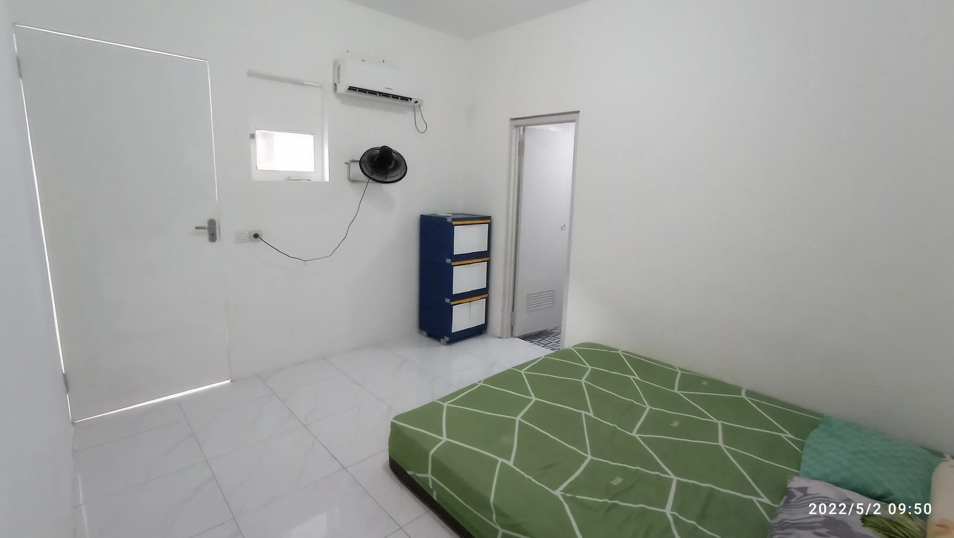 Foto Kamar L (Deluxe Room)  Kost Surabaya